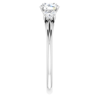 round-three-stone-engagement-ring-mounting